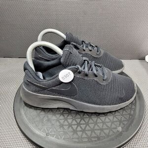 Womens Sz 7 Black Nike Tanjun Athletic Shoes